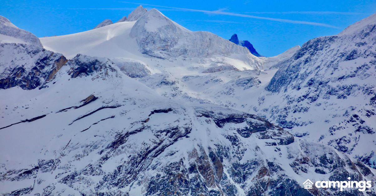Camping au sommet des montagnes de l’Atlas : guide complet